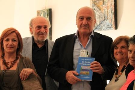 Gino Iorio, secondo da sinistra, con l'On. Salvatore Lauro al Premio Otto milioni 2013, ristorante Coquille