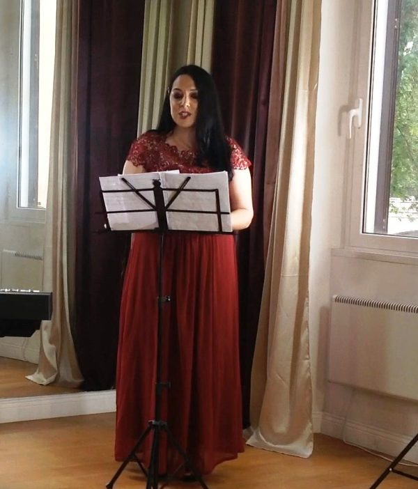 Lorena Sarra durante il concerto con musiche di Prandin - Mancini