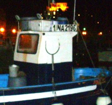 Bracconiere marino barca blu 16 Aprile 2016 (1) comp