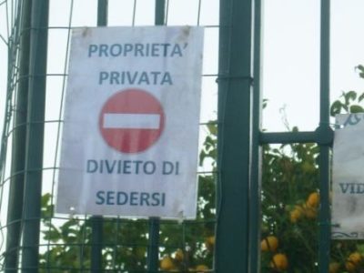 Divieto di sedersi Ho ricevuto e pubblico. Gentile Signor Mancini, seguo con